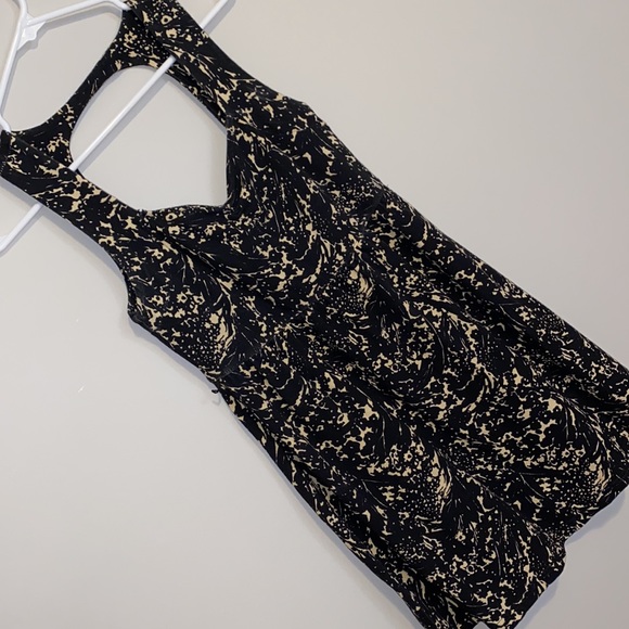 Black and Cream Long Tank - Picture 4 of 9